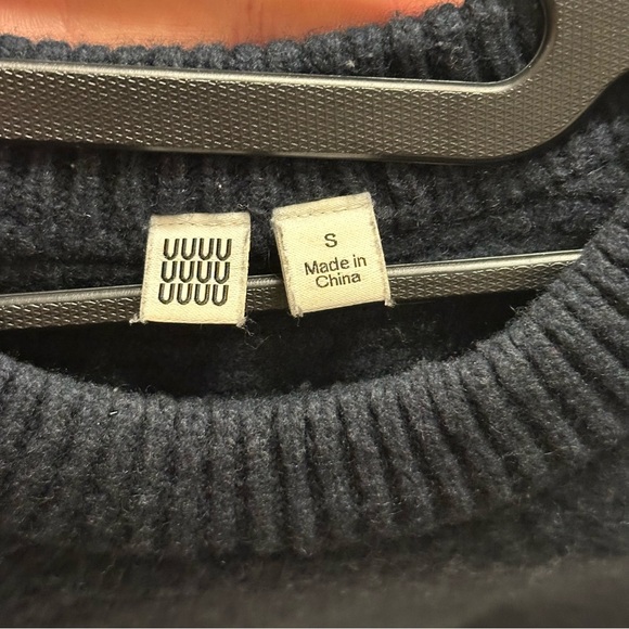 Uniqlo Black Women's Crew Neck Sweater - Picture 4 of 5
